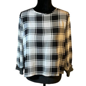 Rue21 black and white blouse size M NWT